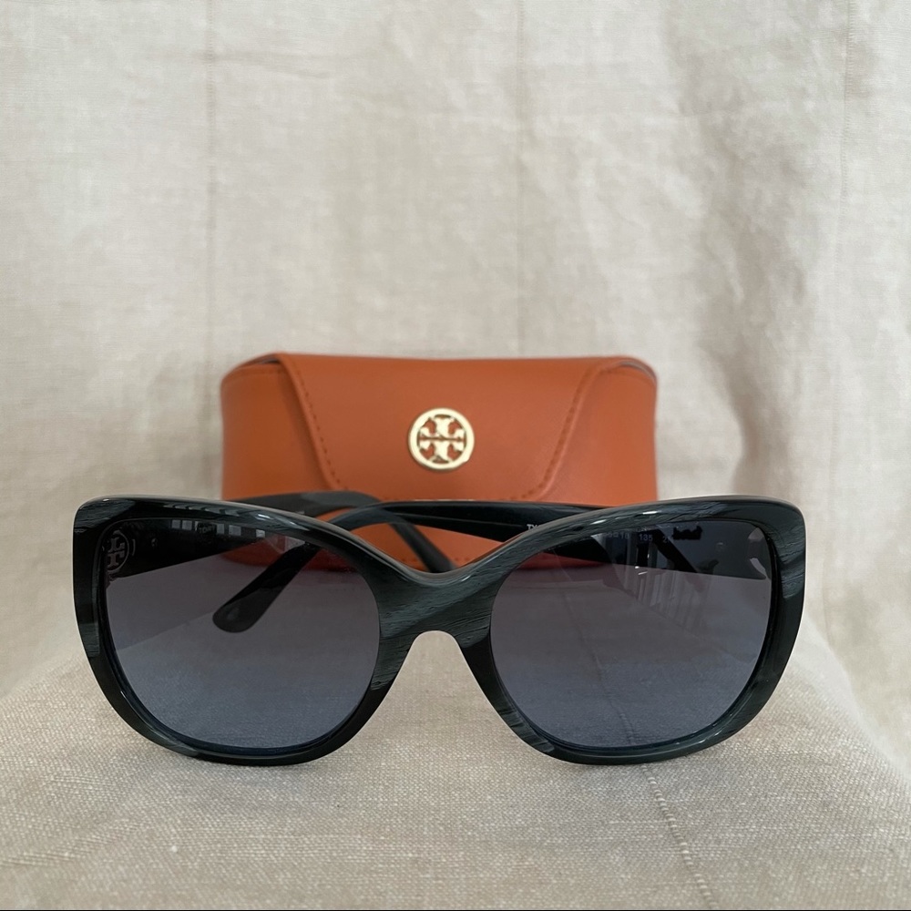 TORY BURCH 55mm Square Sunglasses (Blue Horn)